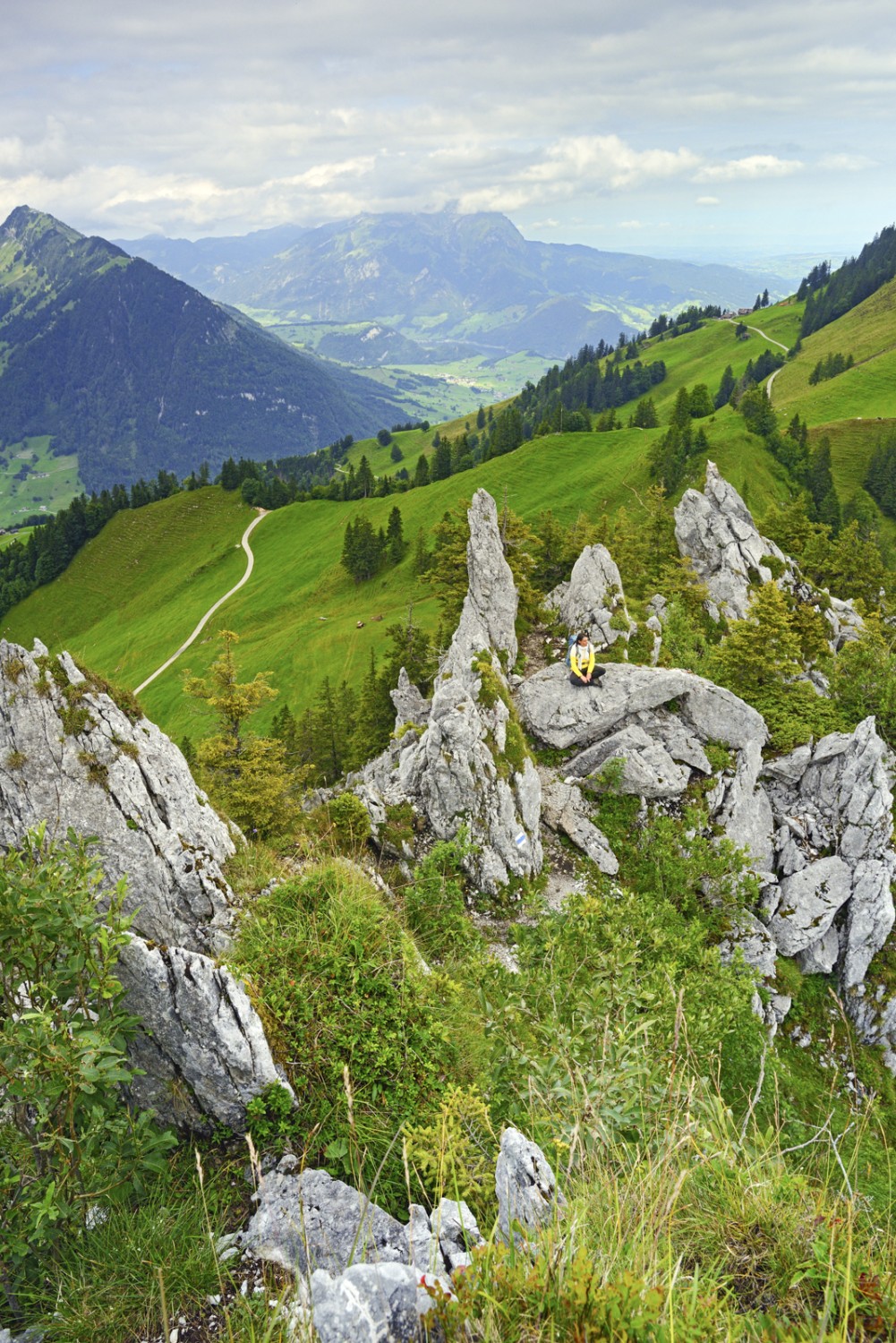 Par les Rätzelen. Dans la montée vers la Musenalp, il faut parfois utiliser ses mains. Photo: natur-welten.ch