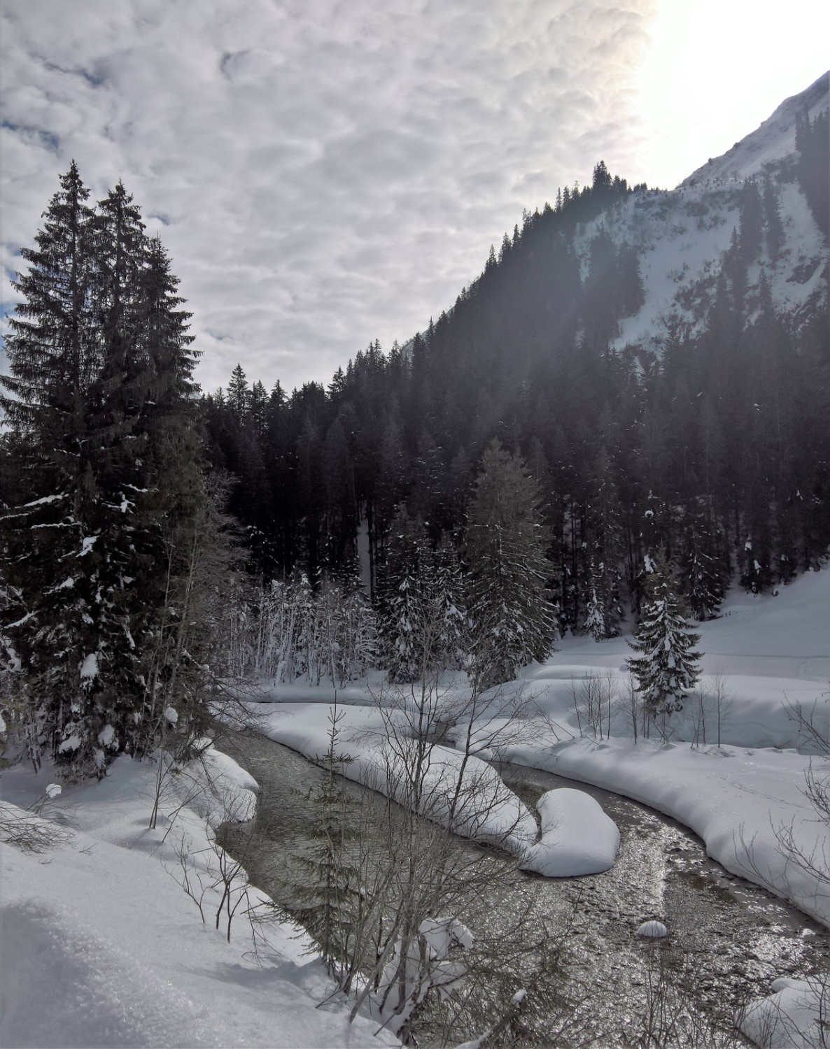 Die Landschaft ist hier noch winterlicher. Bild: Andreas Staeger