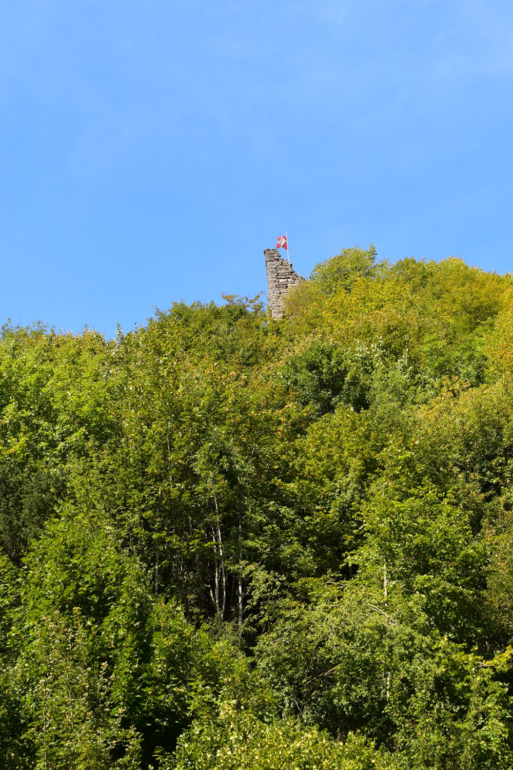 Les ruines de l’ancien château fort, au-dessus d’Asuel. 