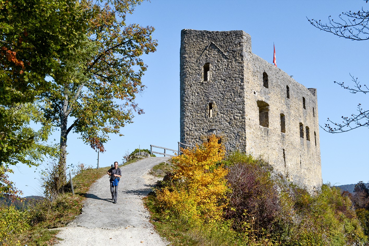 Hoch über Zullwil thront die Ruine Gilgenberg.
Bilder: Sabine Joss