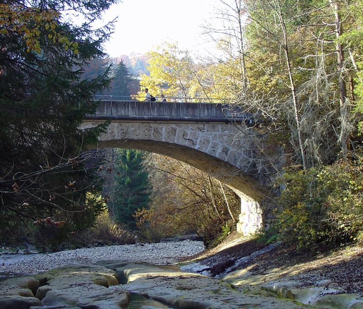 Bei der alten Schwarzwasserbrücke.Bilder: Schweizer Wanderwege