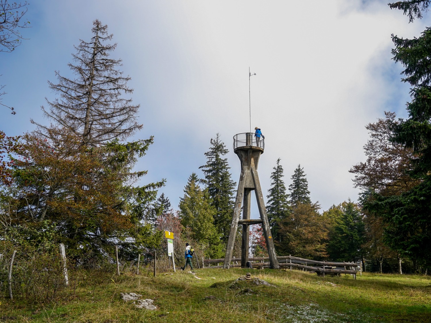 Der Aussichtsturm auf dem Mont Raimeux.