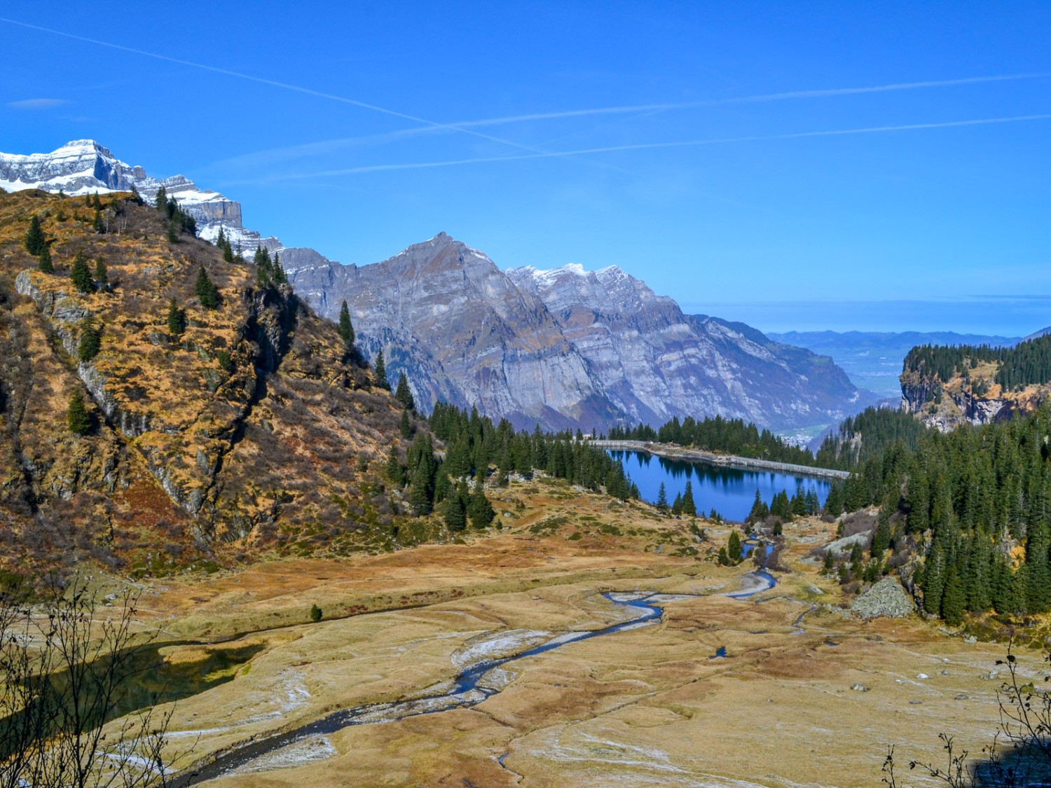 Derrière le Mettmensee se dressent les contreforts de l’Oberland zurichois. Photo: Sabine Joss