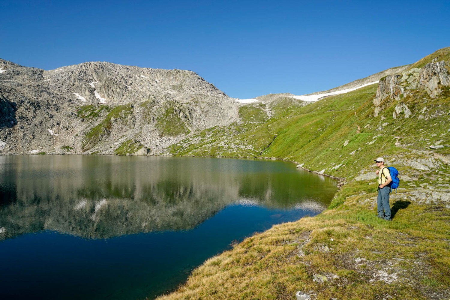 Am Distelsee, nicht weit unter dem Gipfel des Brudelhorns. Bild: Fredy Joss