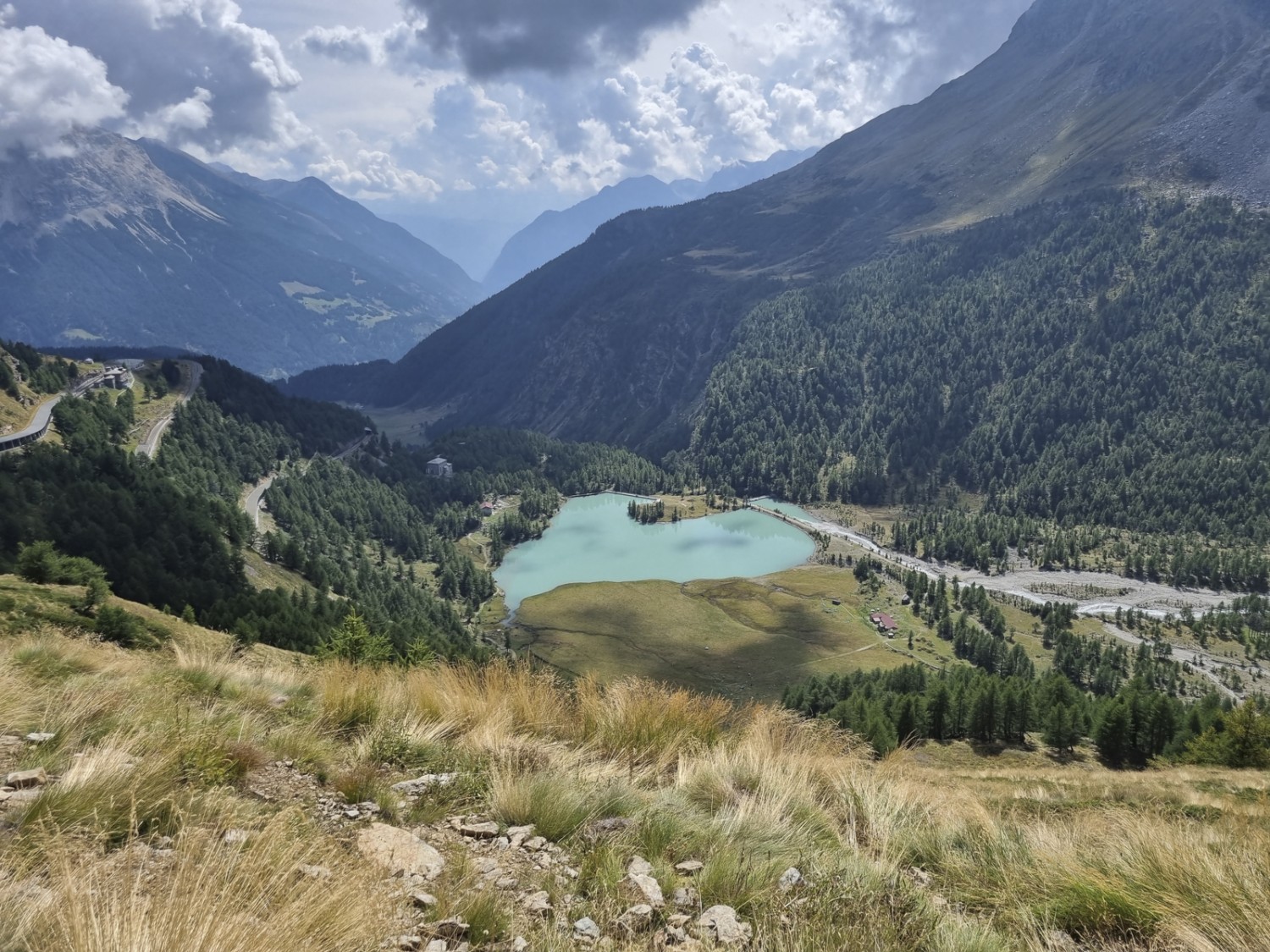 Più si sale, più bella e chiara appare la forma a cuore del lago Palù. Foto: Nathalie Stöckli