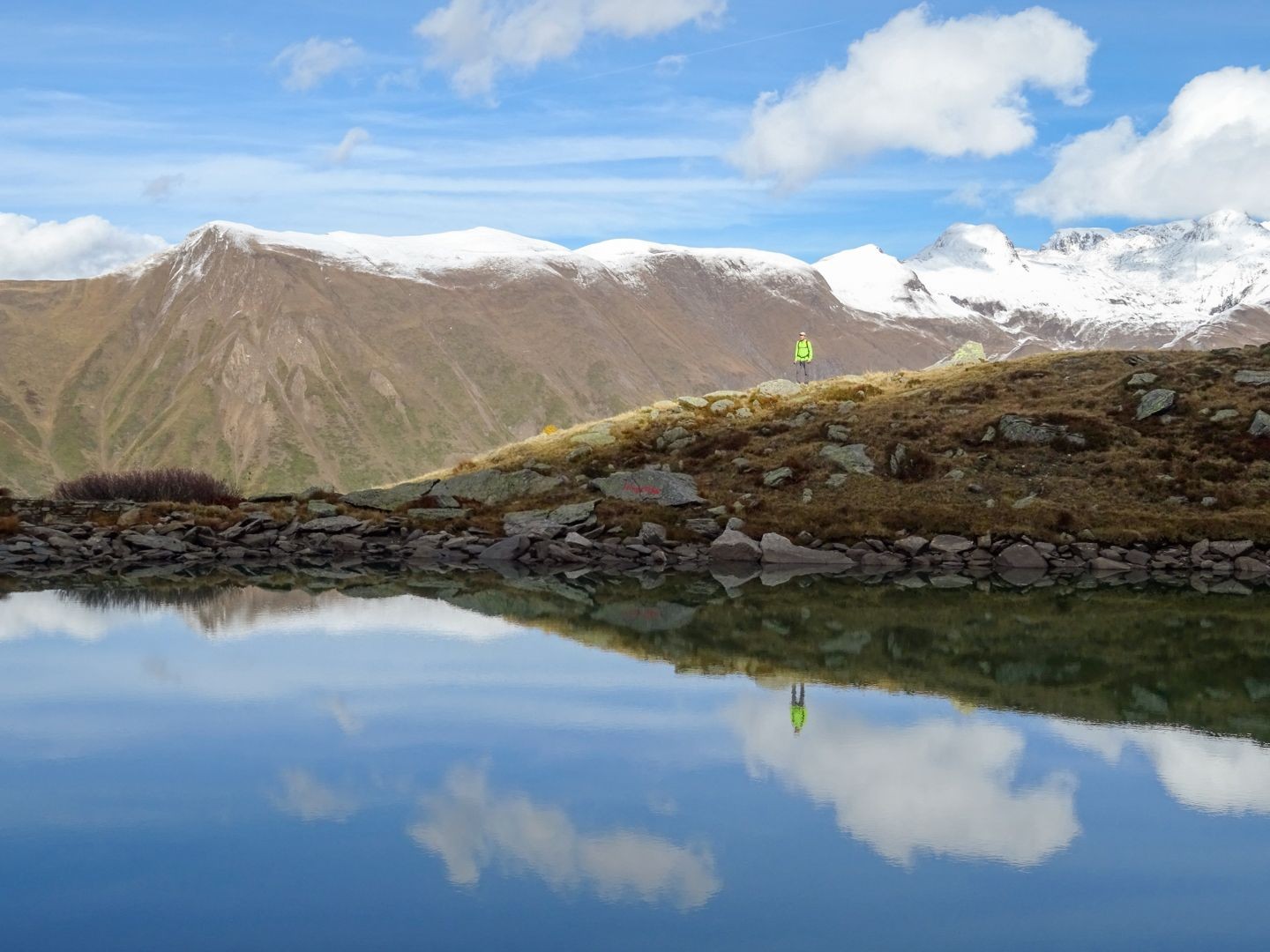 Spiegelbild der Berge im Schaplersee.