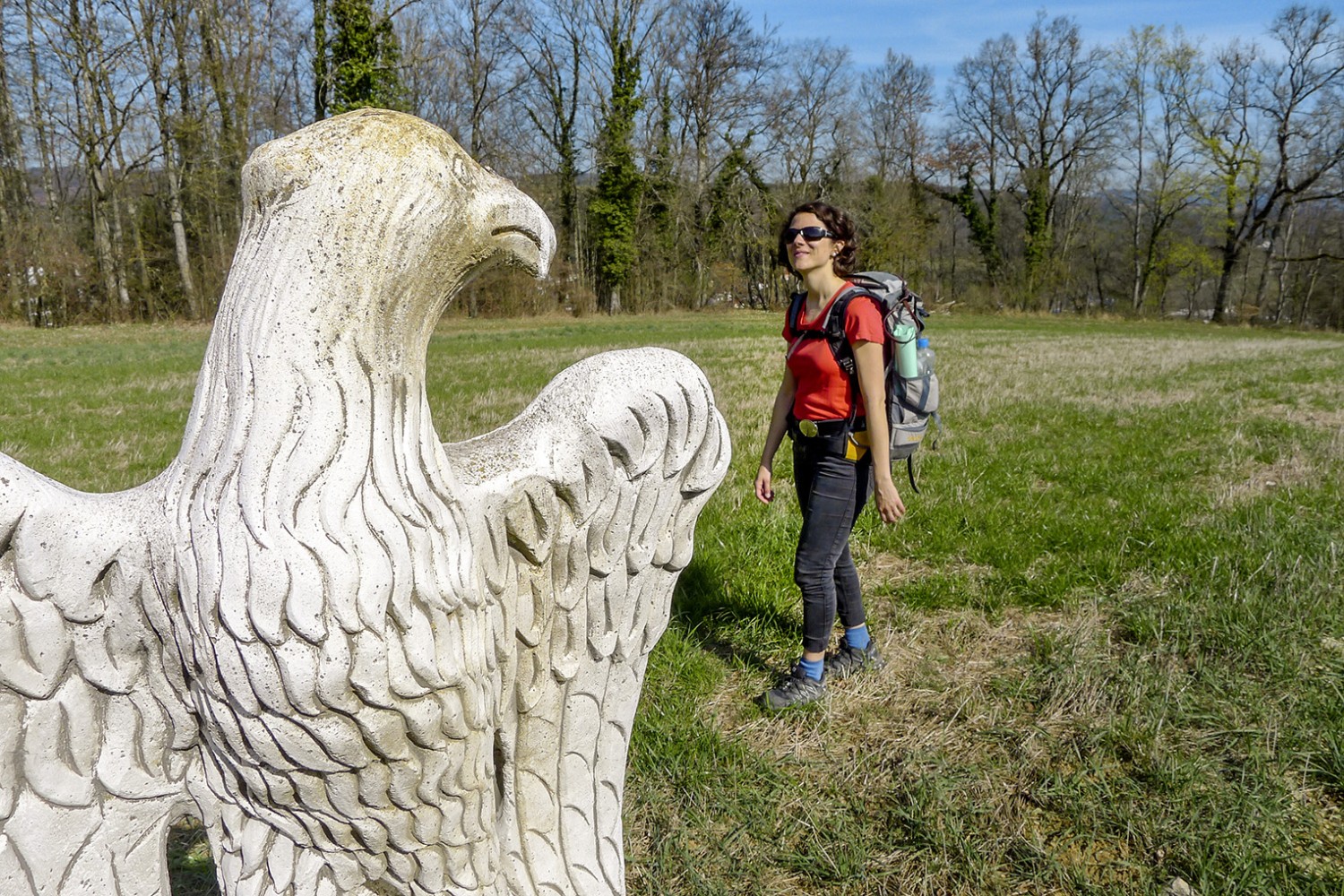 An der Landesgrenze: Auge in Auge mit dem Reichsadler. Bild: Mia Hofmann