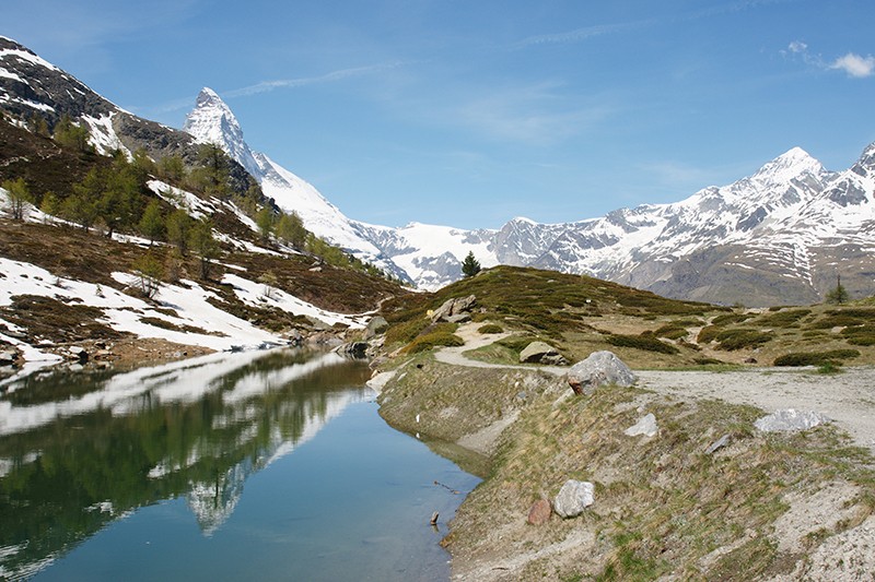 Schön spiegelt sich das Matterhorn im Grüensee.  Bild: Luc Hagmann