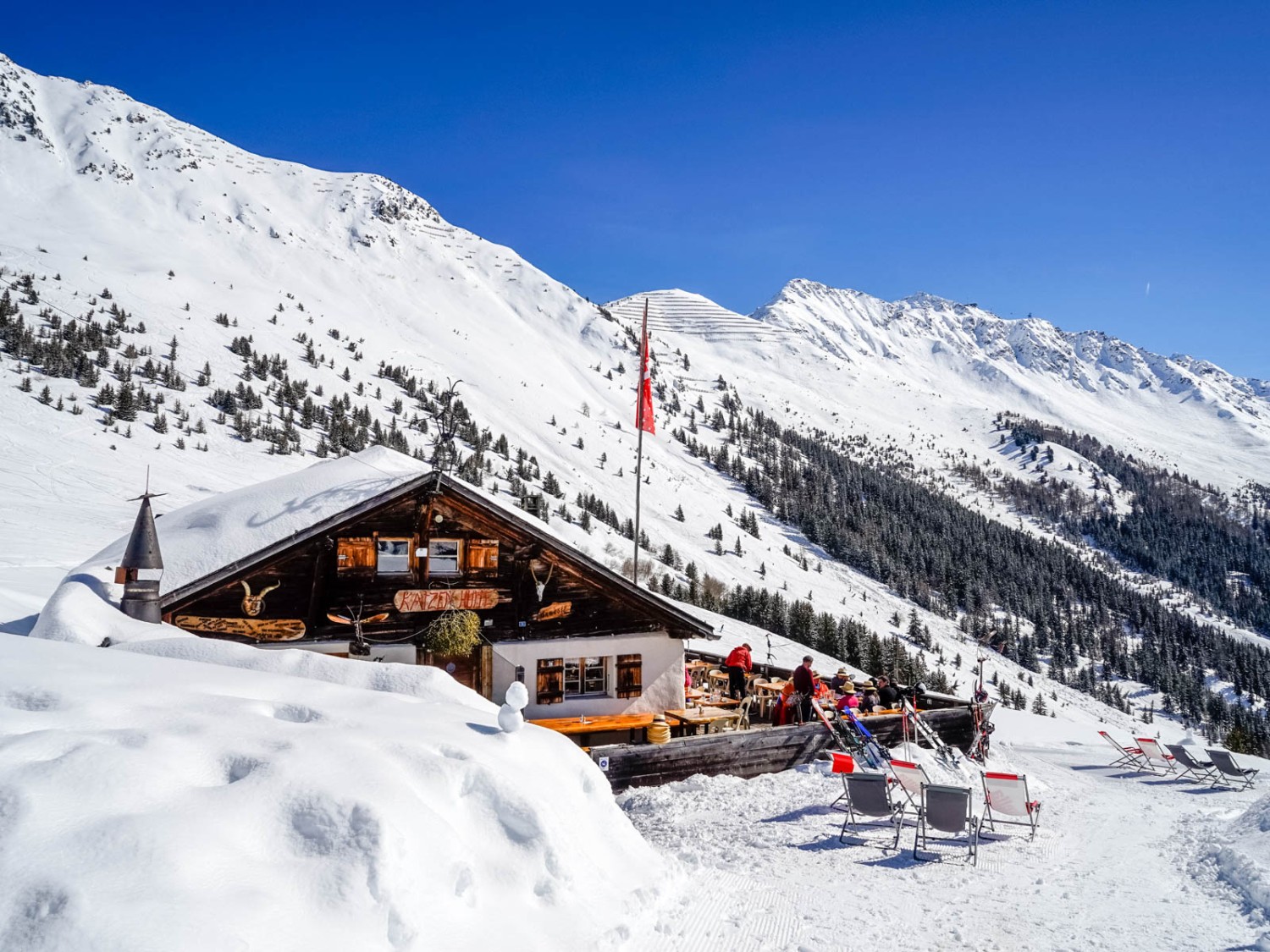 Le premier restaurant de montagne aux Planards, Le Namasté. Le deuxième, La Marmotte, se trouve juste à côté.