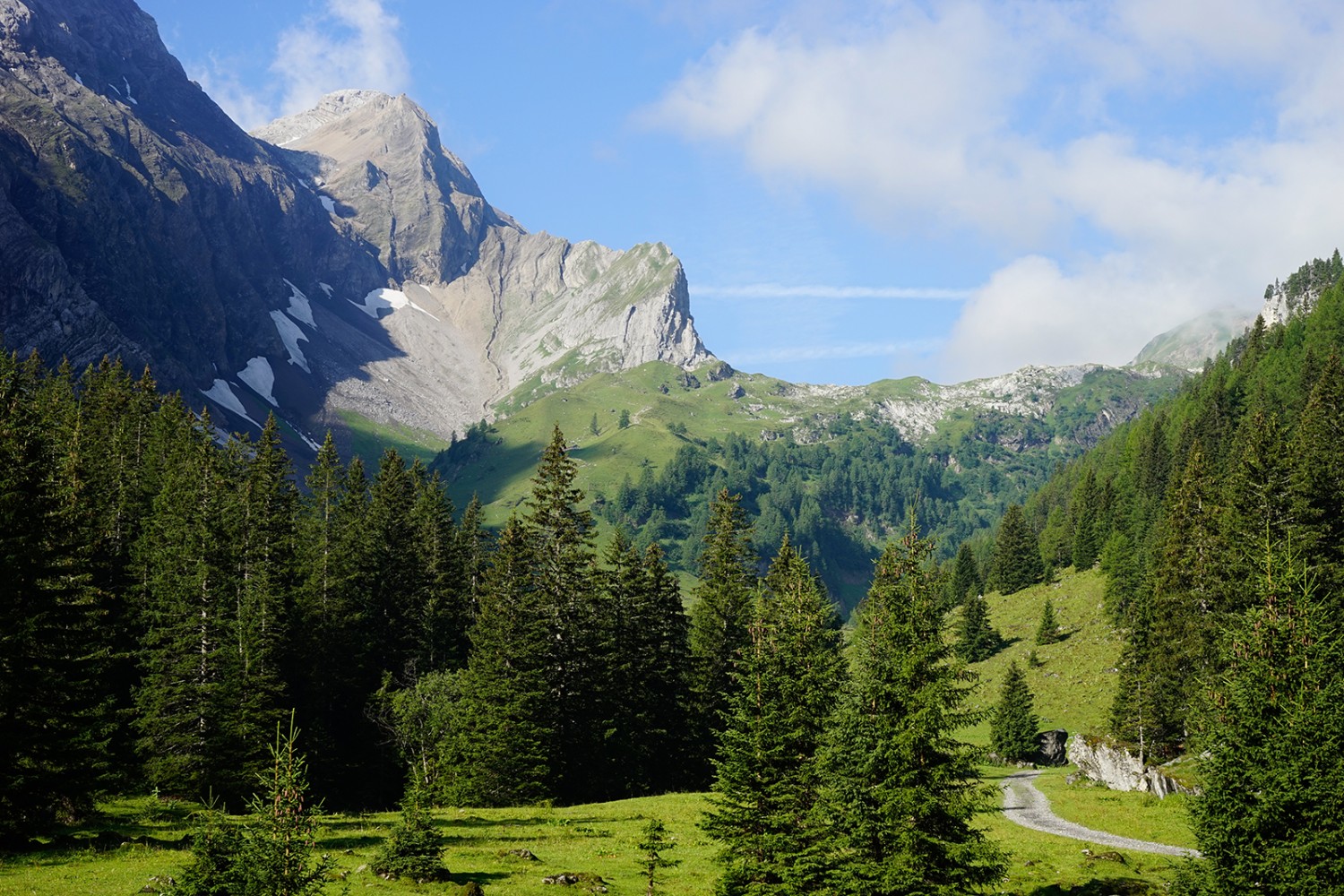 Gemächlich gehts durchs Iffigtal hinan, mit dem Schnidehorn zur Linken. Bild: Fredy Joss