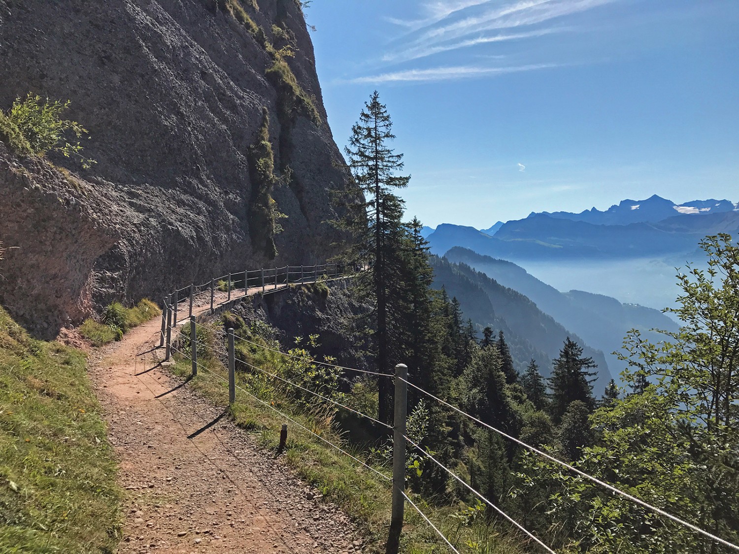 Le chemin des falaises.
Photos: Werner Forrer