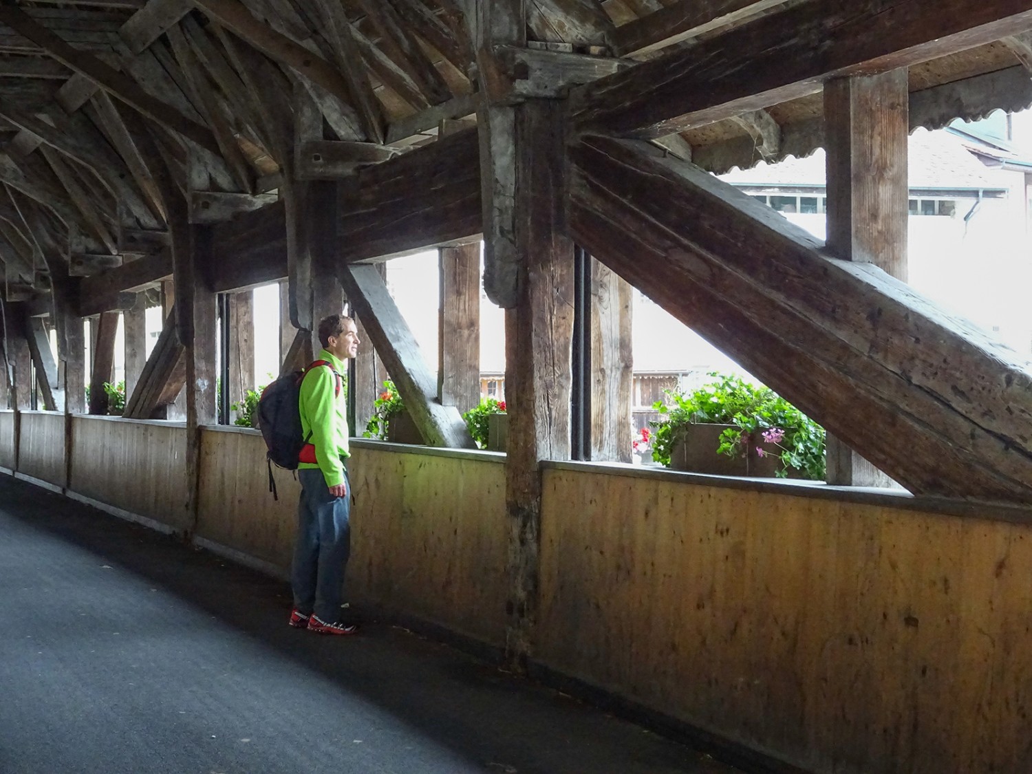 Le pont de Berne surplombant la Sarine permet de rejoindre la vieille ville de Fribourg.