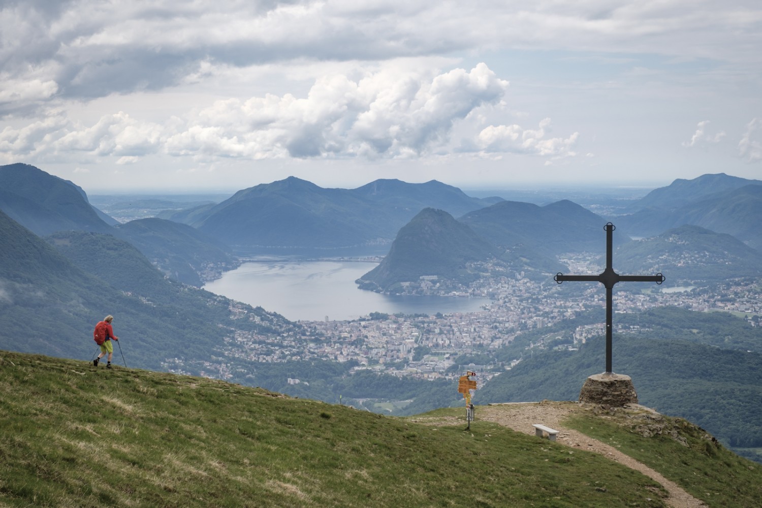 Croce del Motto della Croce, dove inizia la discesa. Foto: Iris Kürschner