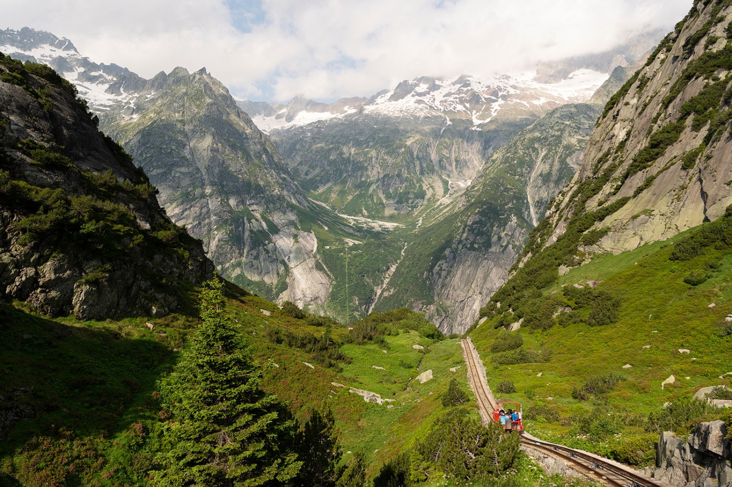 Le Gelmerbahn à l’état pur: on se sent parfois descendre à la verticale. Photo: Raja Läubli