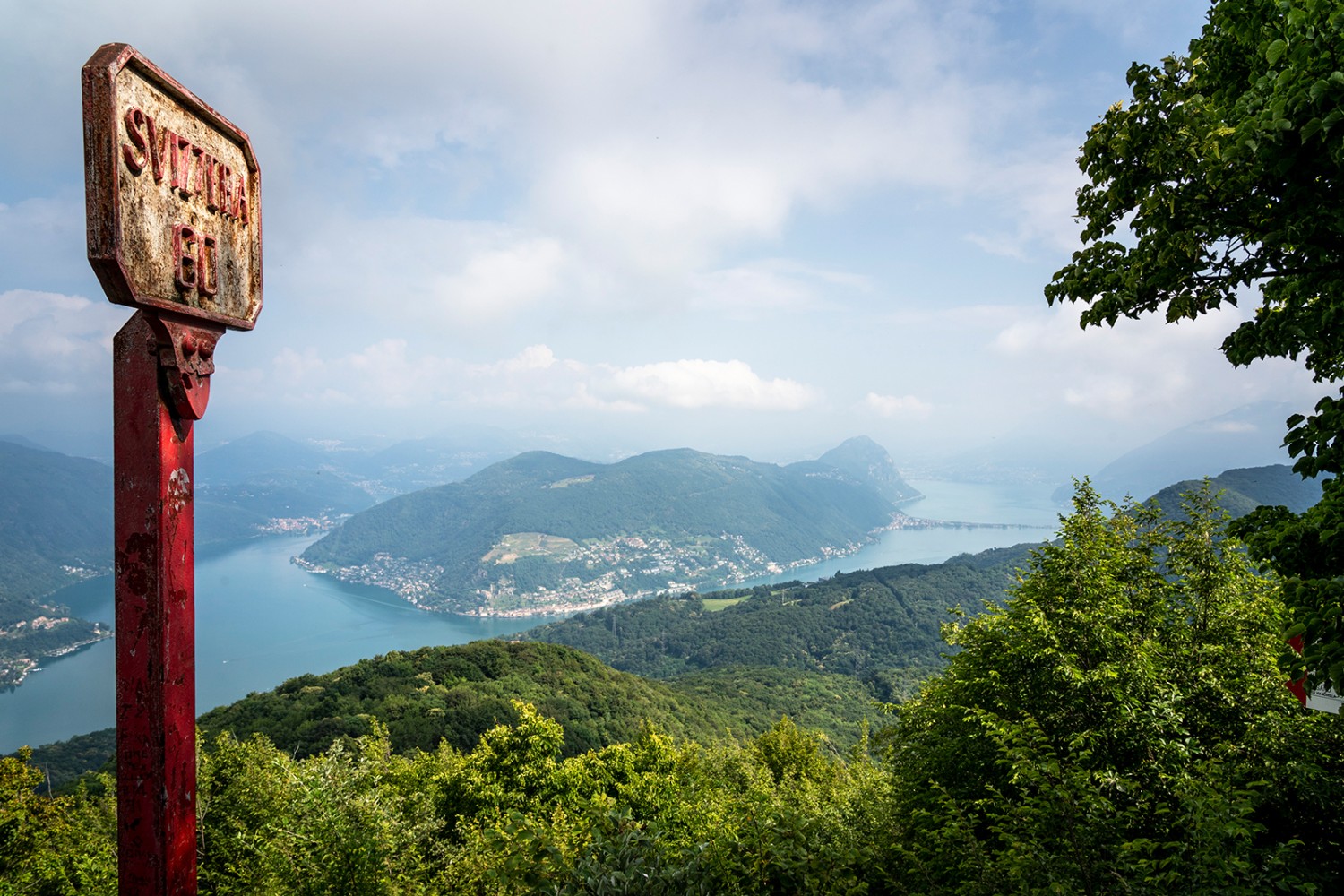 Vista dal Poncione di Arzo sul Lago di Lugano. Foto: Severin Nowacki
