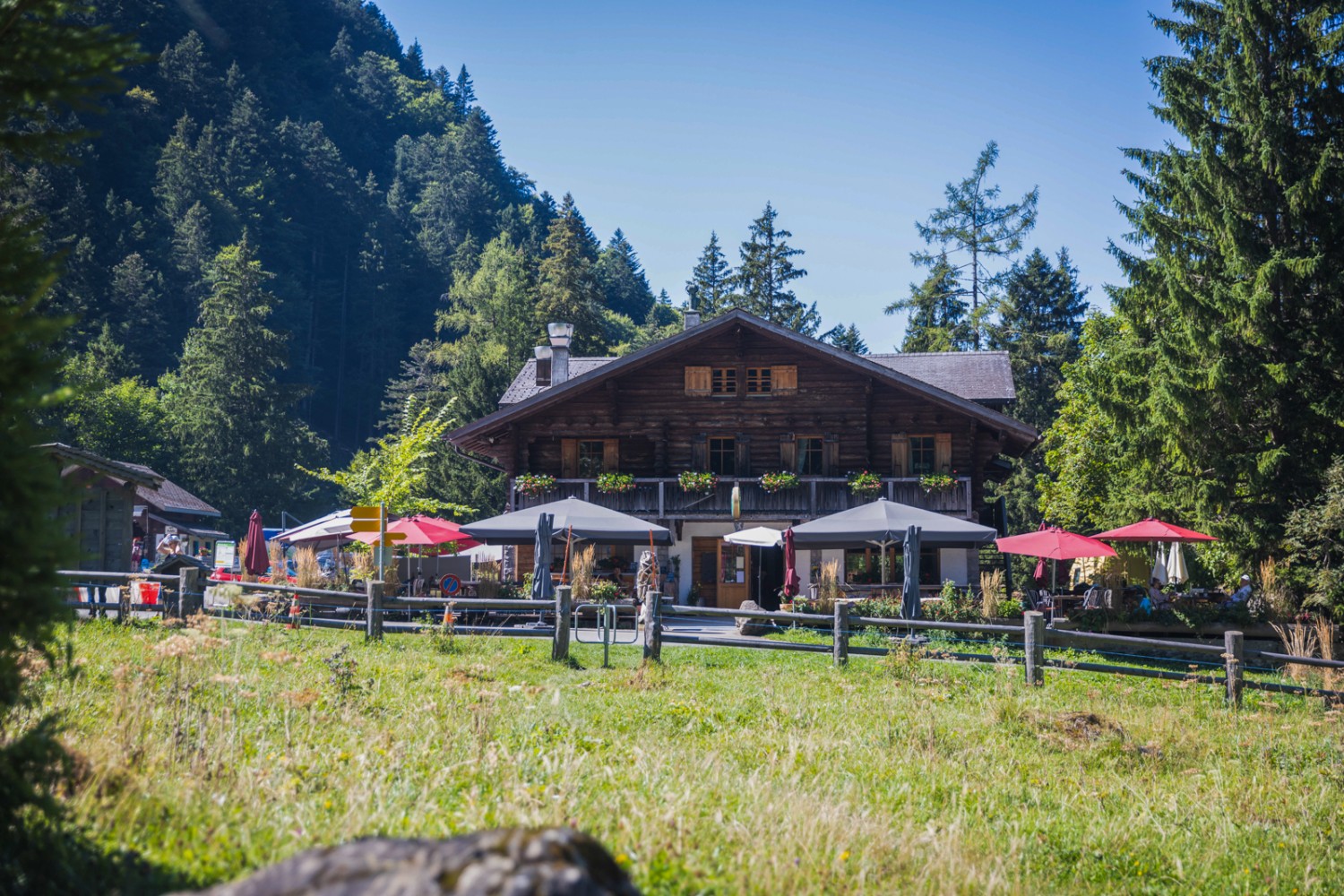 La charmante Auberge du Pont de Nant au terme de la randonnée. Photo: Alex J. Wissmann