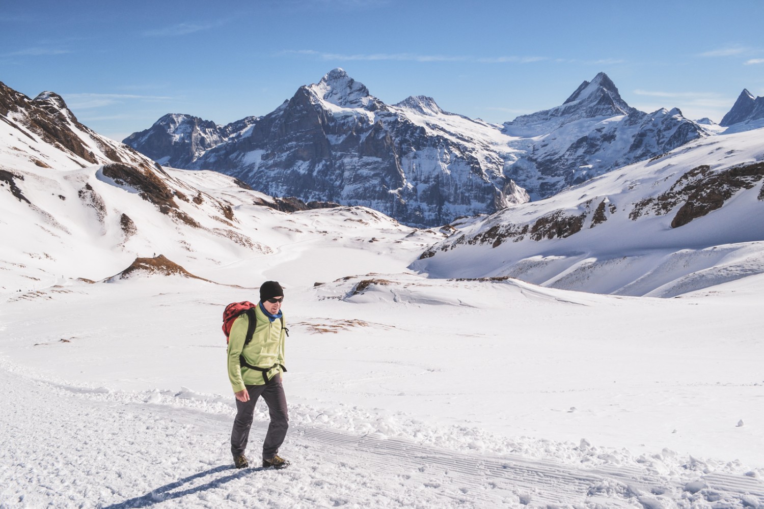 Unter dem Wetterhorn liegt der zugeschneite Bachsee oder Bachalpsee. Bild: Sabine Joss