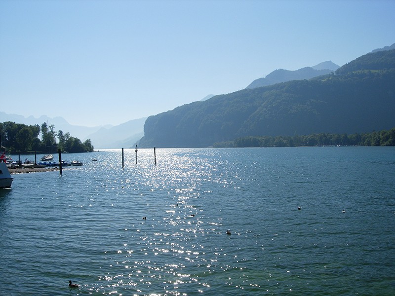 Blick auf den glitzernden Walensee. Bild: Werner Catrina