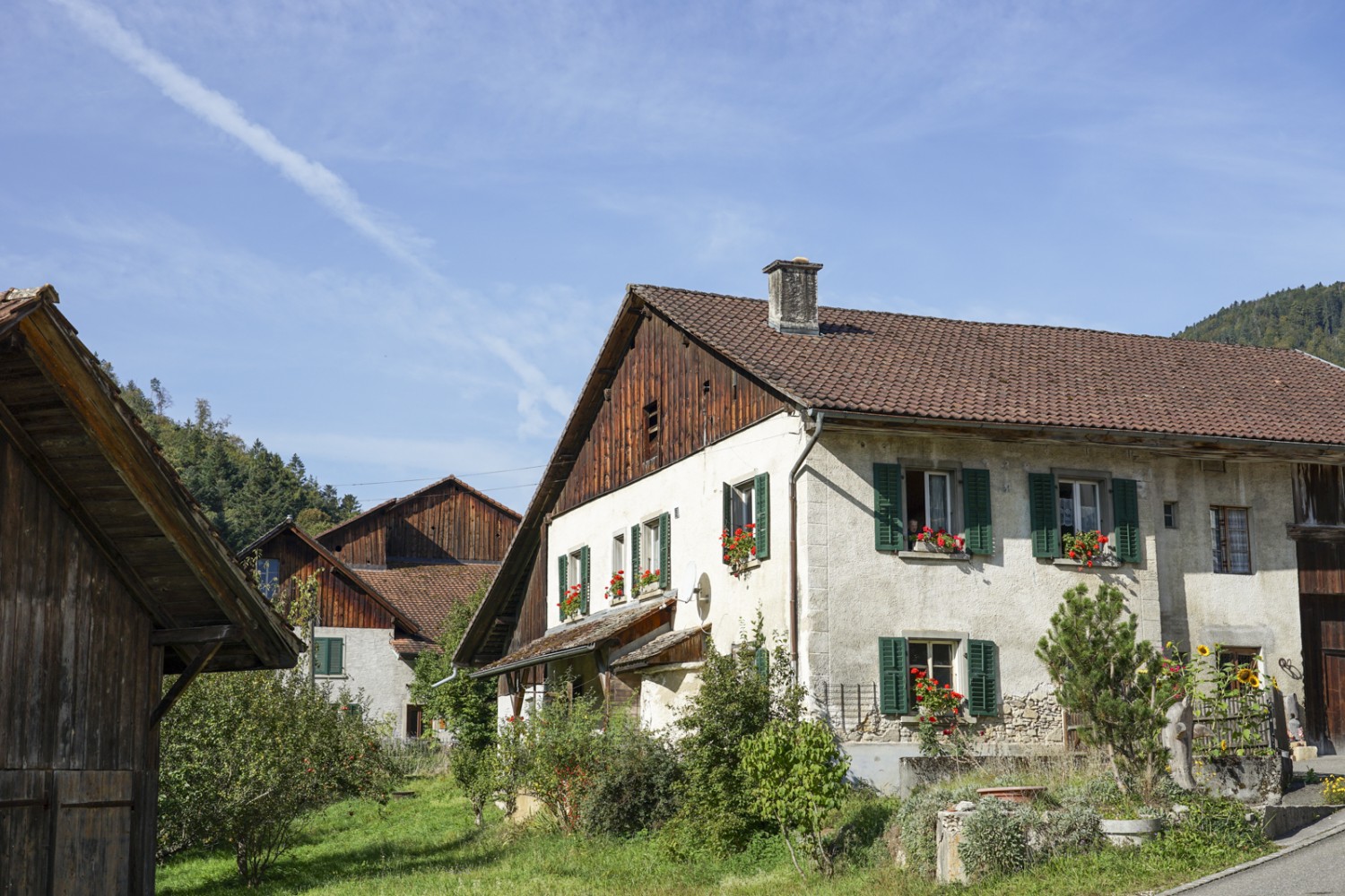 Perrefitte compte encore quelques vieilles maisons jurassiennes. Photo : Reto Wissmann