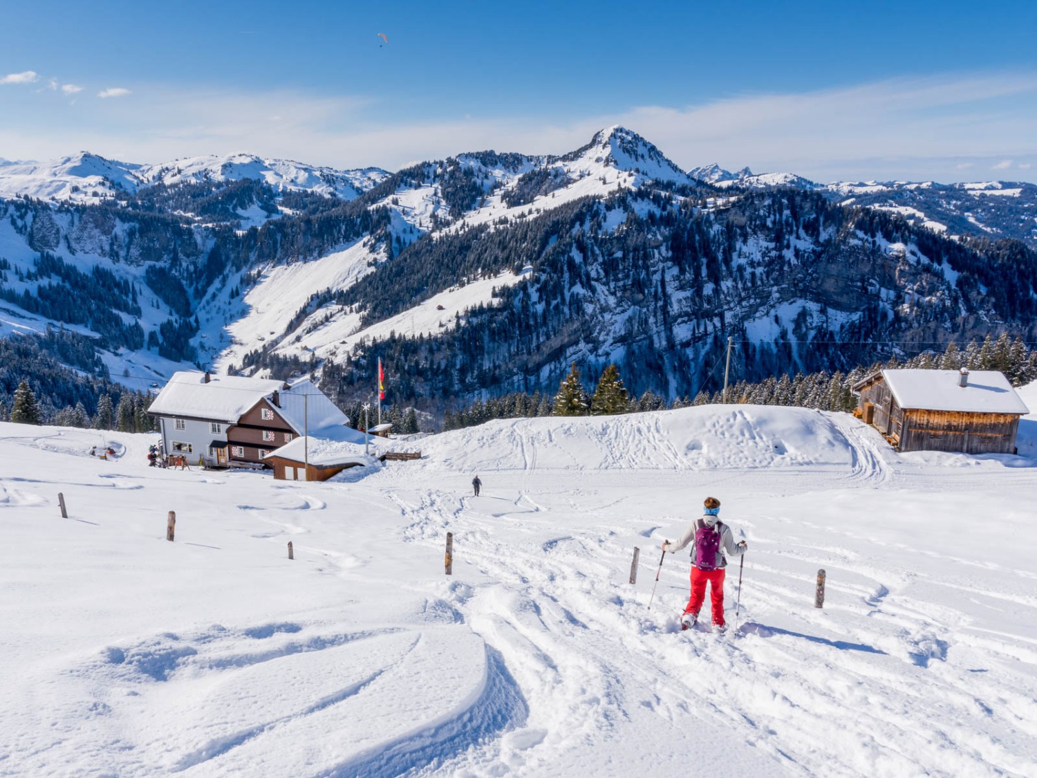 Nach dem Abstecher zur Kapelle geht’s hinunter zur Druesberghütte. Bild: Franz Ulrich