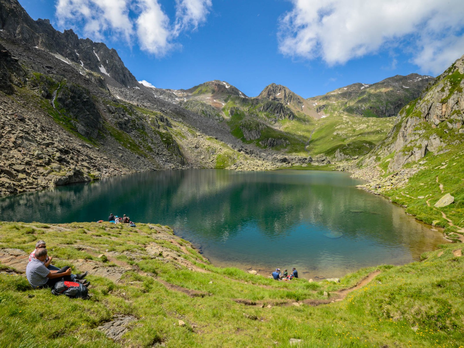 Un petit détour au lac de Toma vaut la
peine: impossible d’expliquer plus clairement d’où vient le Rhin, qui prend sa source précisément ici. Photo: Daniel Fuchs