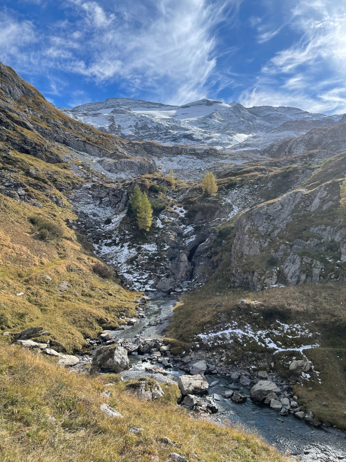 On y est presque. Peu avant l’arrivée à la cabane, le Gältebach se fraie une voie dans la roche. Photo: Rémy Kappeler