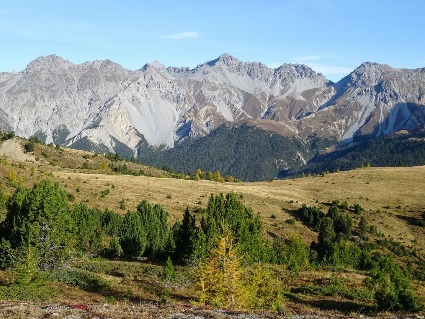 La zone du Parc national prend fin derrière la chaîne de sommets.