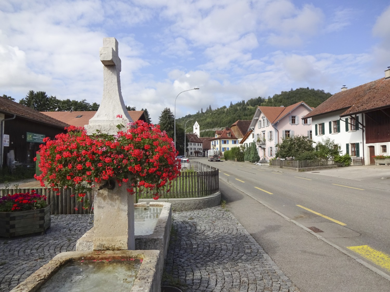 Der Start der Wanderung ist in Glovelier. Bild: Miroslaw Halaba