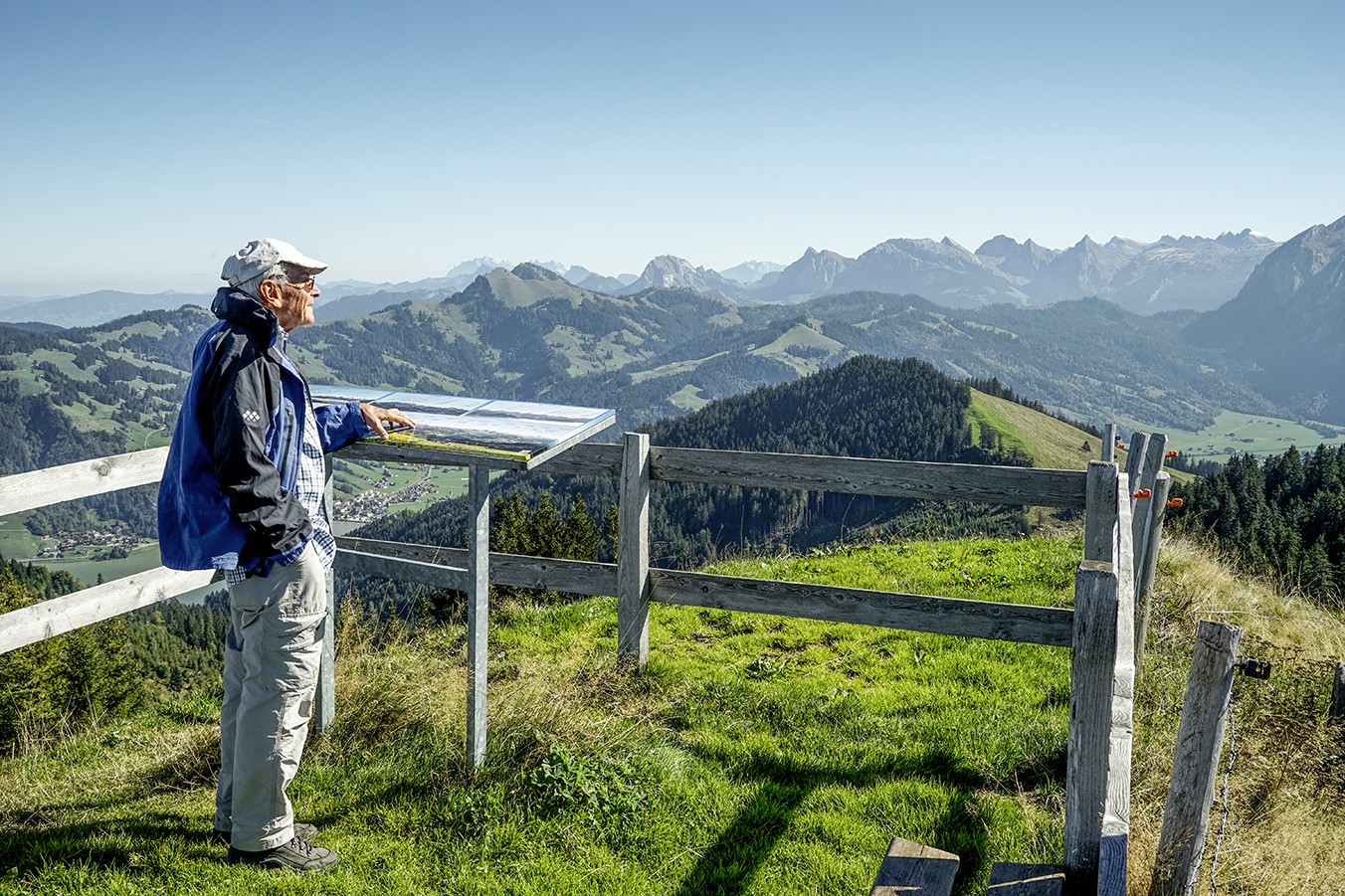 Au sommet du Spital. Vue sur la Suisse orientale, jusqu’au Säntis. Photos: Fredy Joss