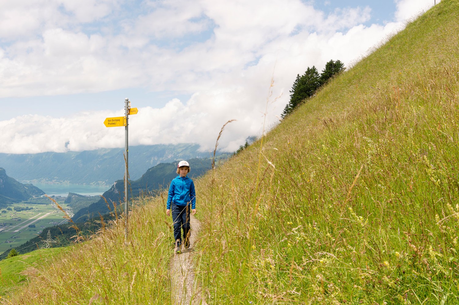 Im Tal liegt weit hinten der Brienzersee. Bild: Raja Läubli