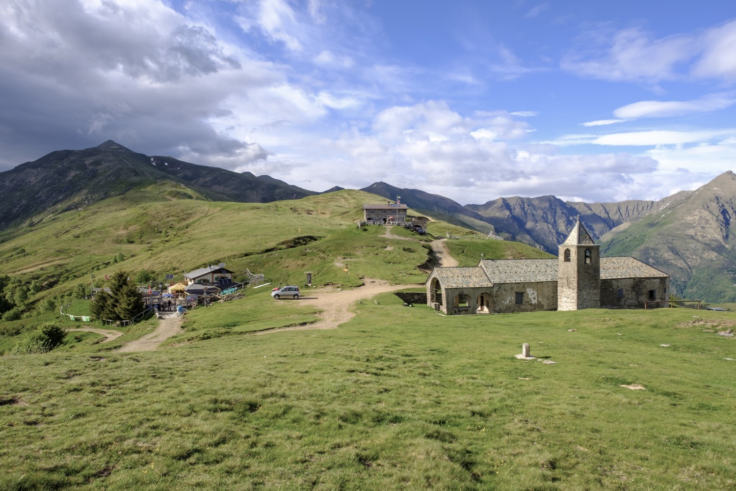 Passo di San Lucio, sullo sfondo a sinistra la cima del Gazzirola. Foto: Iris Kürschner