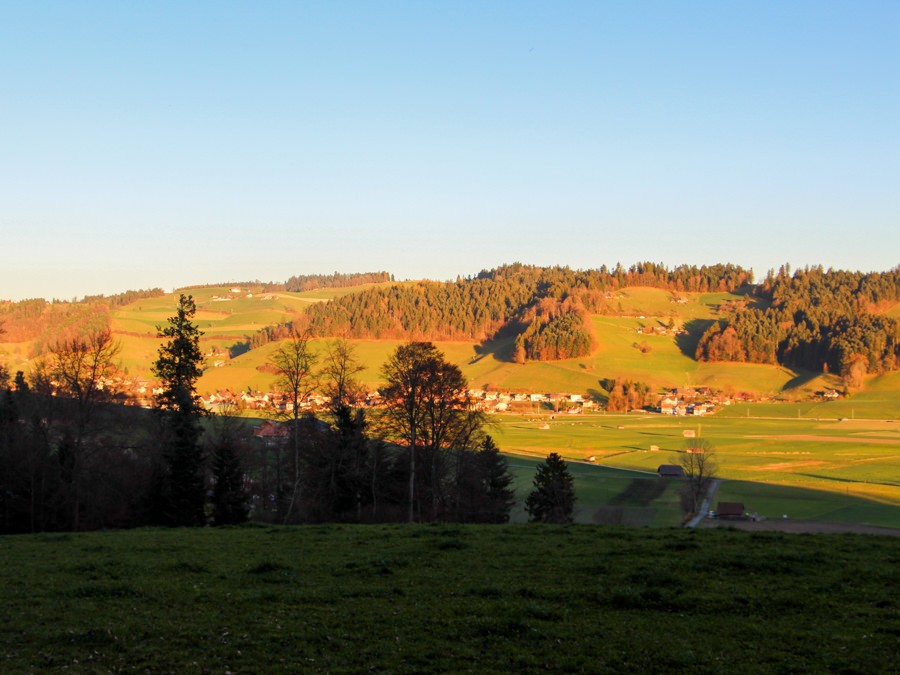 Dentenberg, avant tout agricole, fait bien vite oublier l’agglomération pourtant située à quelques kilomètres. Photo: Alexandra Blatter