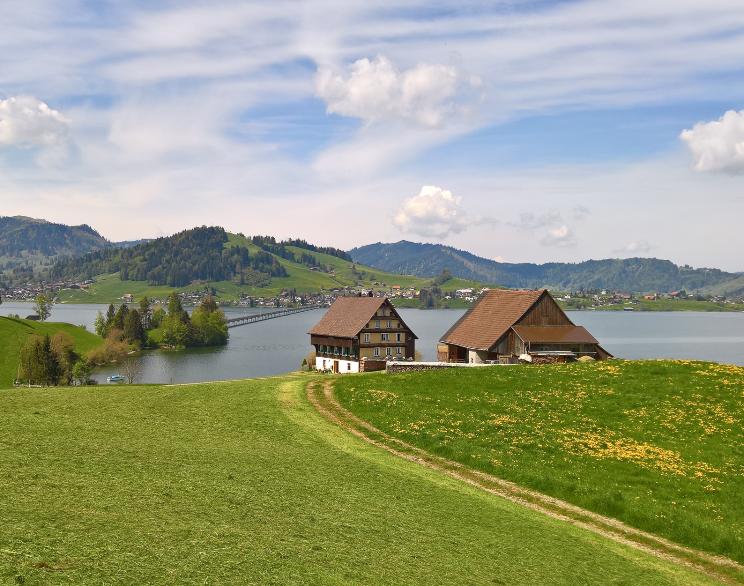 Très belle vue sur le lac de Sihl lors de la montée au Stöcklichrüz. Photos: Andreas Staeger