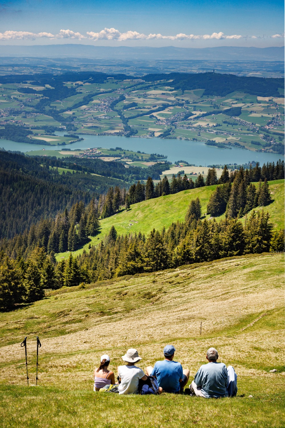 Von La Berra sieht man den Greyerzersee. Bild: Severin Nowacki