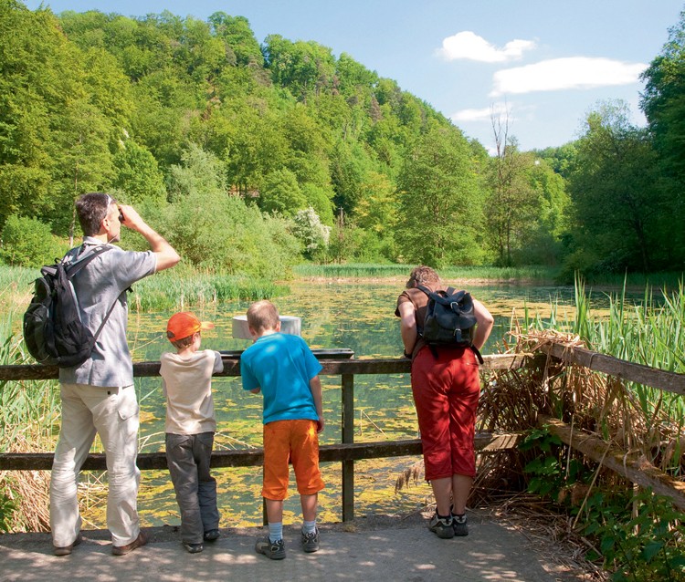 Naturforscher beim Talweiher.