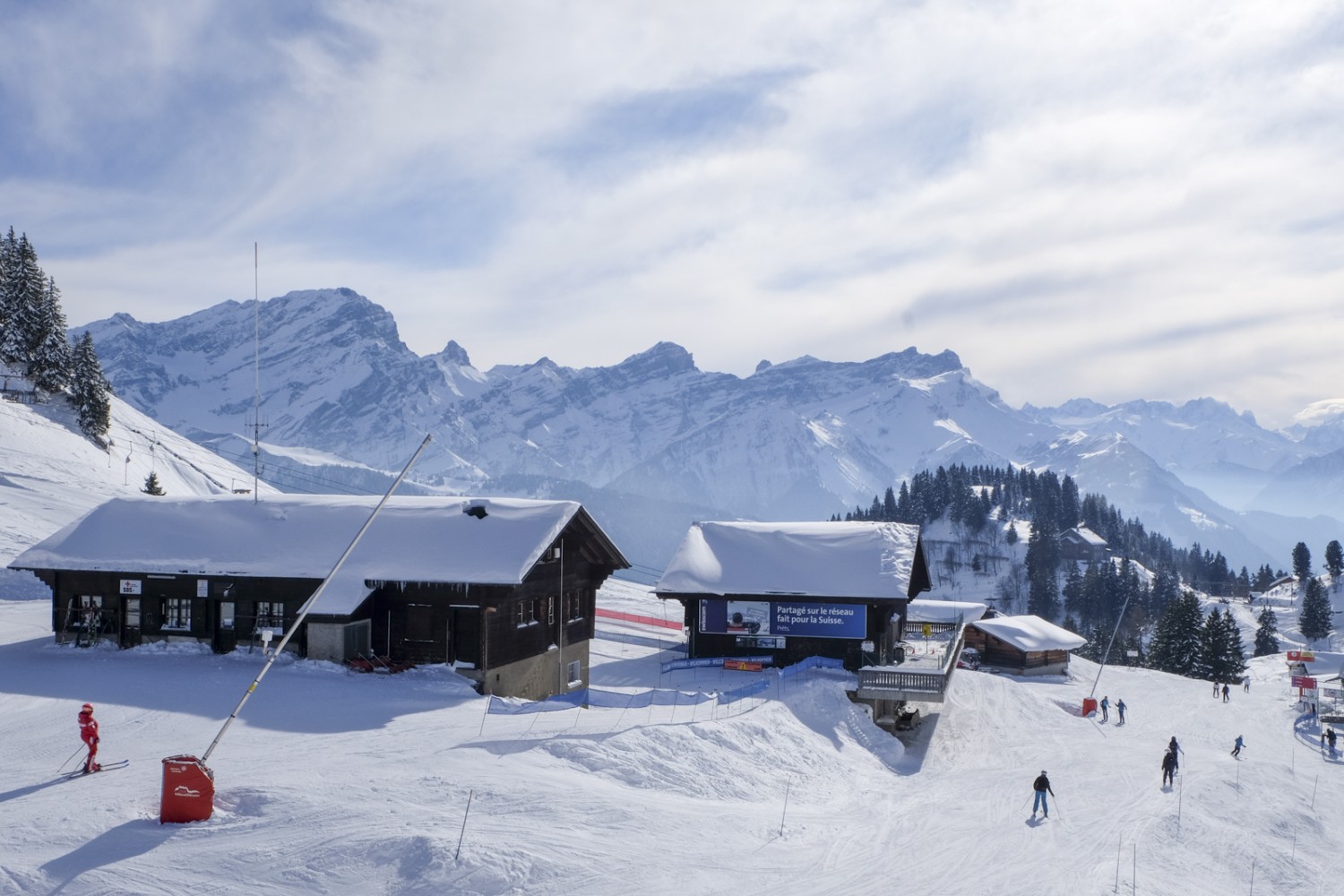 De retour au col de Bretaye: belle fin de randonnée avec vue sur les Alpes vaudoises. À gauche, le Grand Muveran. Photo: Elsbeth Flüeler