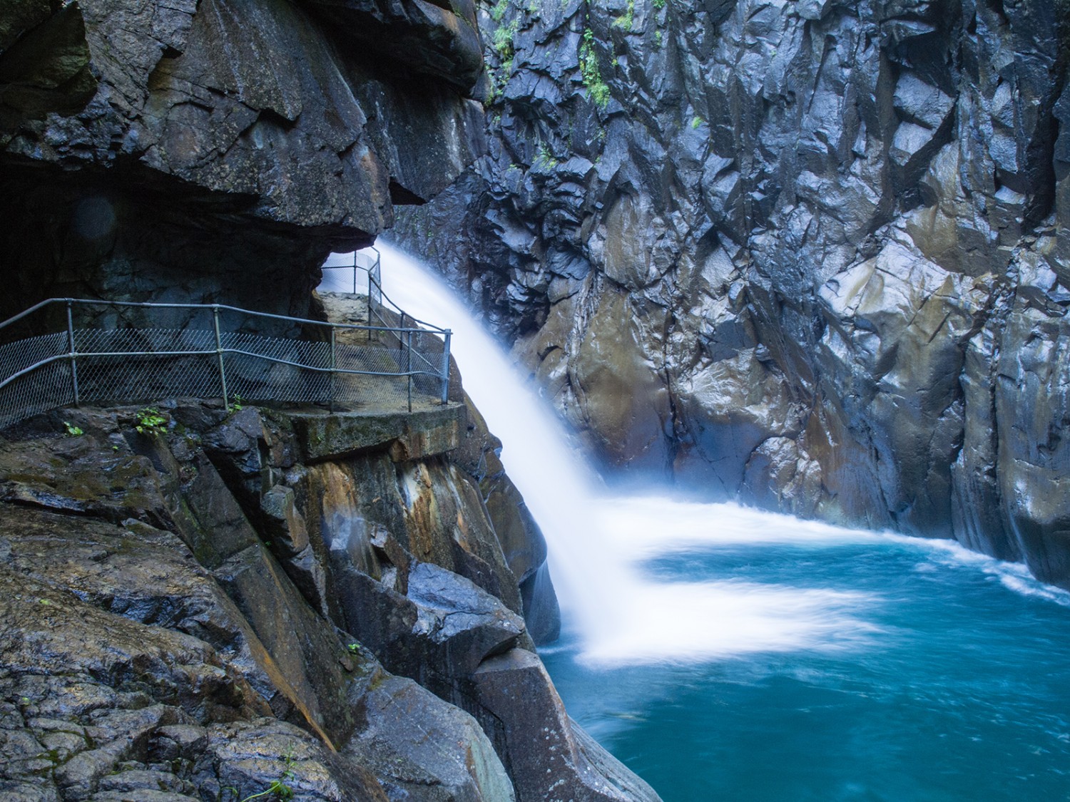 Versteckter Wasserfall