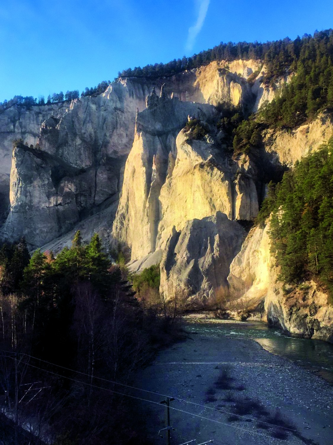 Les roches calcaires rappellent le Grand Canyon.