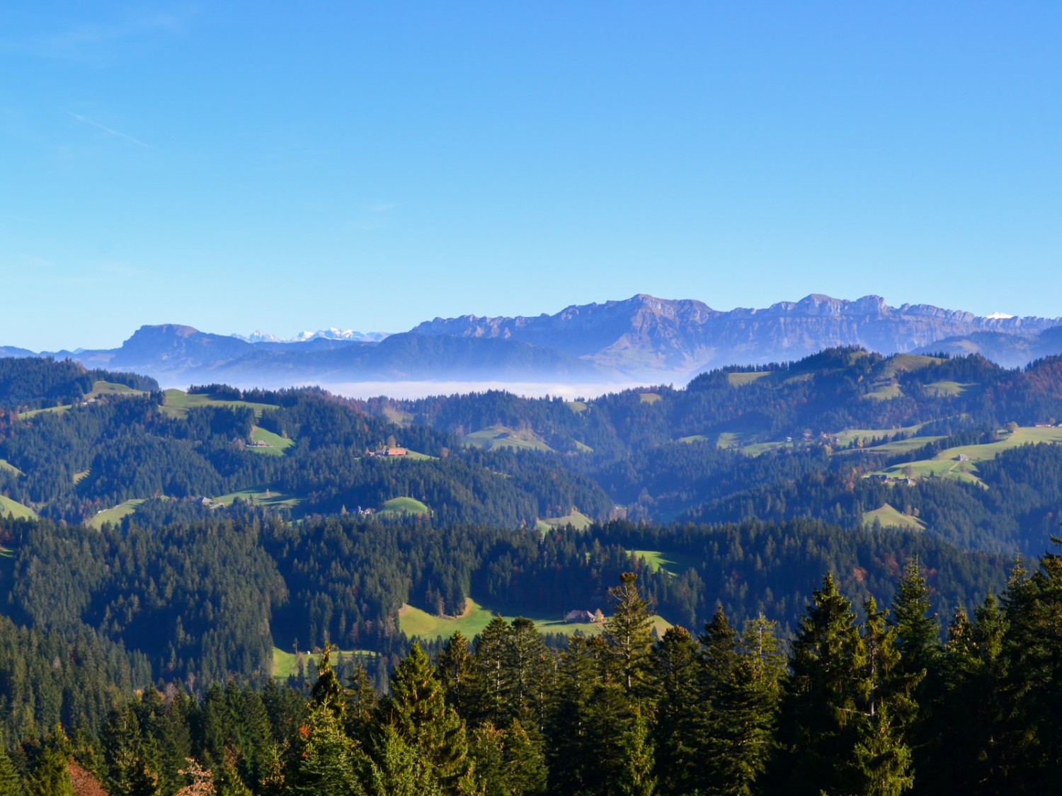 Vue sur le canton de Lucerne et le Schrattenfluh. Photo: Sabine Joss