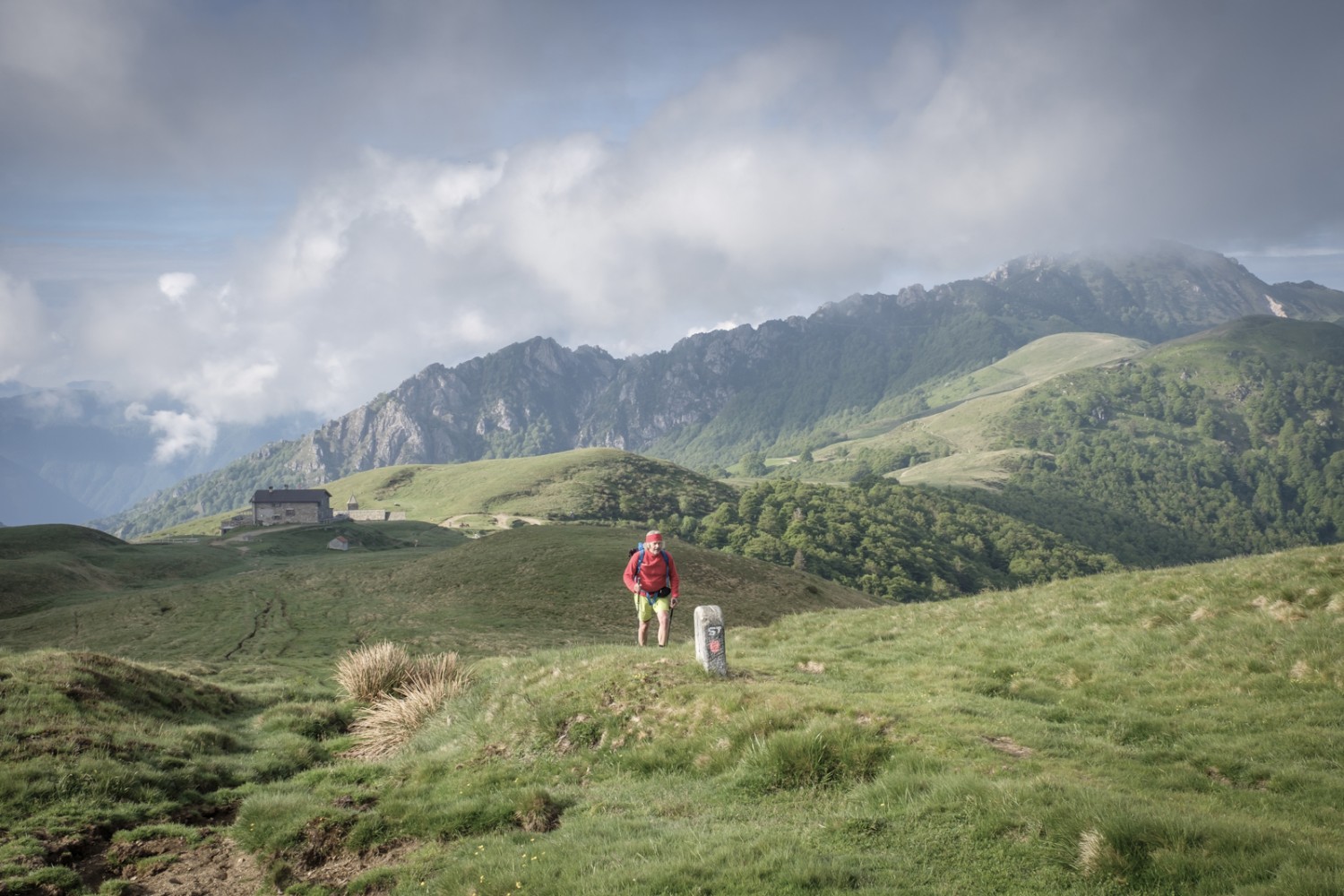 Si parte dal Passo di Lucio verso il Gazzirola. Foto: Iris Kürschner