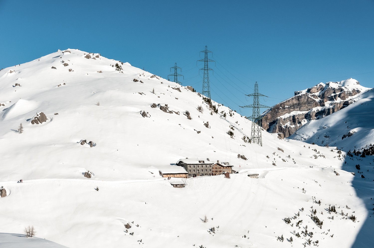 Das Berghotel Schwarenbach ist in Sicht. Foto: Fredy Joss