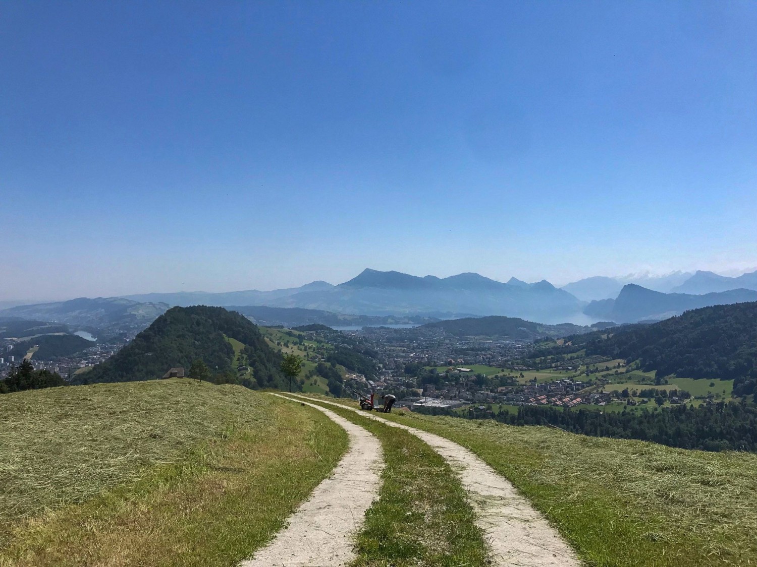 Dal Blatterberg si ammira il lago dei Quattro Cantoni e il Rigi.