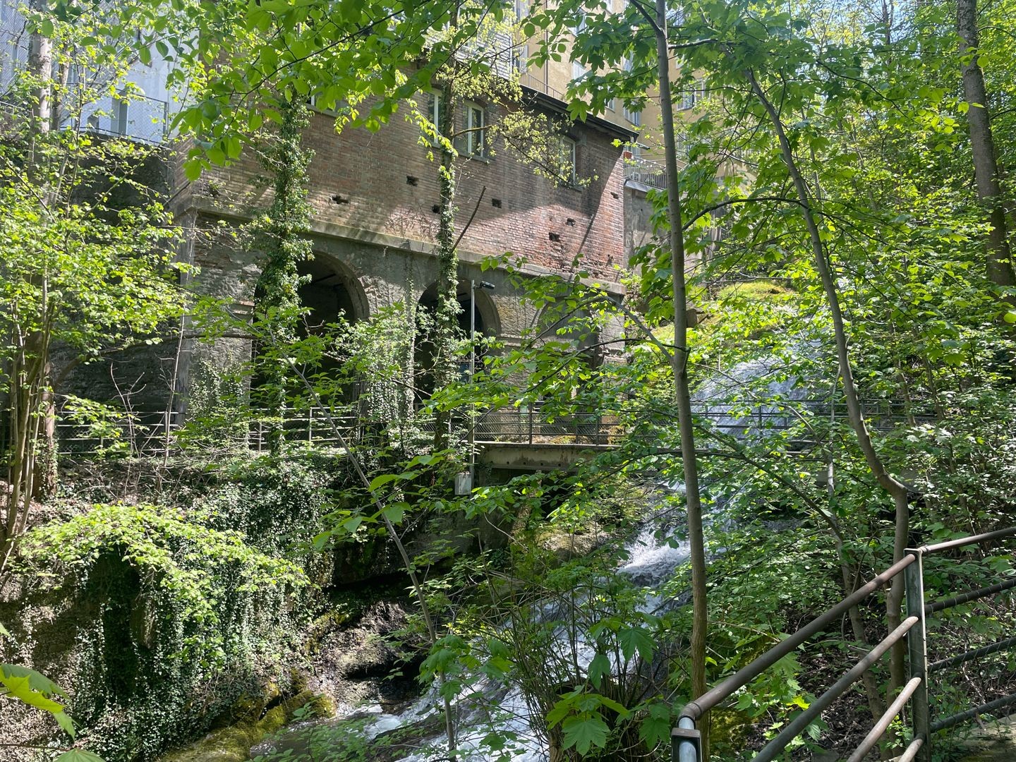 Eaux tumultueuses dans les gorges de Mülenen. Autrefois, les moulins y étaient nombreux.